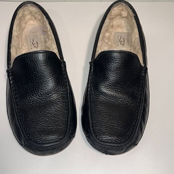 UGG black leather loafers with genuine sheepskin lining. - Picture 2 of 5
